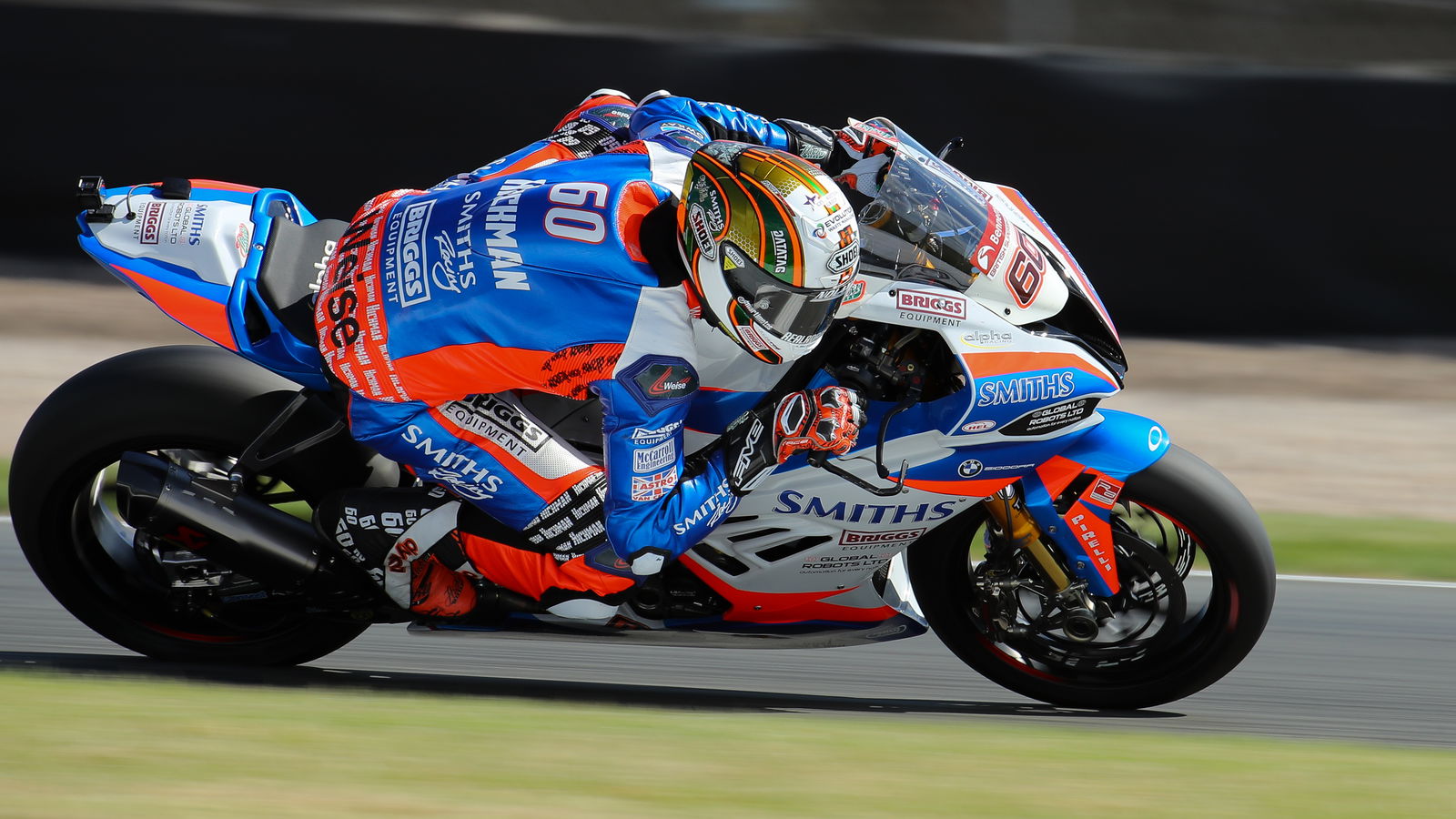 Hickman puts BMW quickest by 0.7s in Thruxton BSB FP1